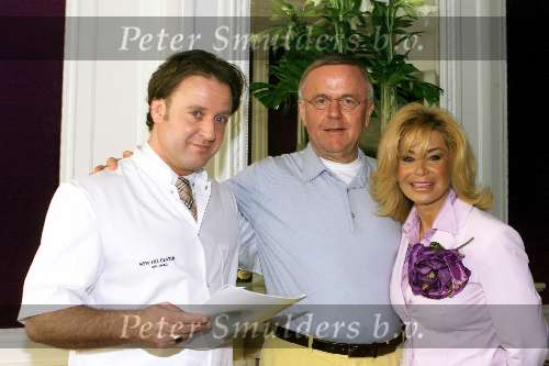 Den Hag 9 mei 2001
Harry Mens en Connie Breukhoven.
Harry 18 kg afgevallen.