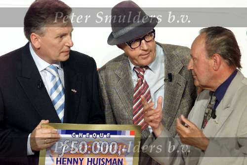 Aalsmeer 18 juni 2001
Surprise feest van Henny Huisman vanwege zijn 50e verjaardag  
met meneer wijdbeens en direkteur van postcode loterij