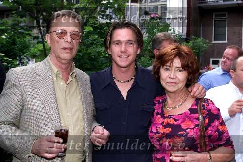 Amsterdam 15 juni 2001
Presentatie van het nieuwe internetbedrijf van Johnny de Mol 
John de Mol sr en zijn vrouw
