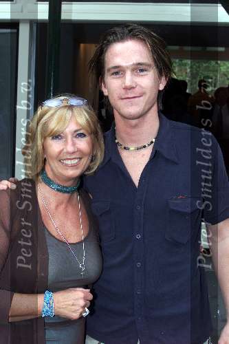 Amsterdam 15 juni 2001
Presentatie van het nieuwe internetbedrijf van Johnny de Mol samen met zijn moeder Willeke Alberti