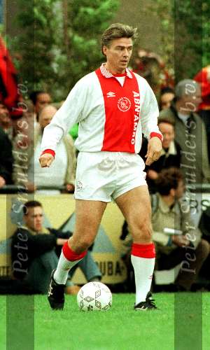 Keje Molenaar in aktie als voetballer voor oud-AJAX