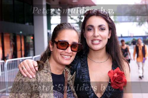 Utrecht 24 juni 2001
Premiere van Saturday Night Fever in Utrecht
Monique en Suzanne Kleeman met haar dochter en een vriendin.
Lois Lane