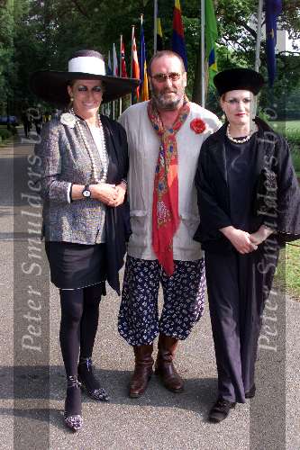 Breukelen 13 juni 2001
Haringparty op Neyenrode.
Marthe Rohling met man en vriendin