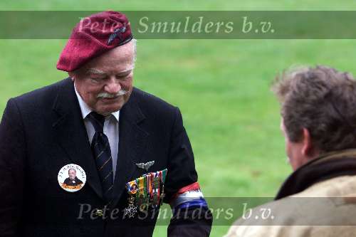Soestdijk 27 juni 2001
 Prins Bernhard en Prins Willem Alexander bij het defile  op soestdijk.
Een oud strijder