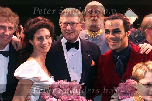 Scheveningen 21-11-1999
Premiere van de musical Elisabeth in het circustheater in Scheveningen.
Pieter v Vollenhoven met cast