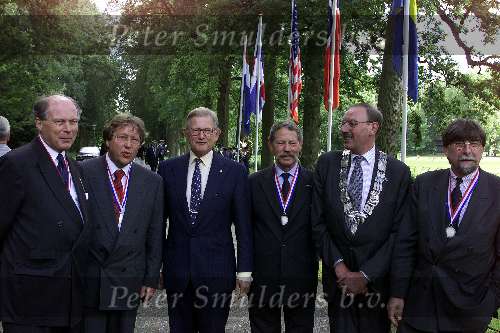 Breukelen 7 juni 2000
Haringparty op Nijenrode.
Pieter v Vollenhoven met organisatie Haringparty