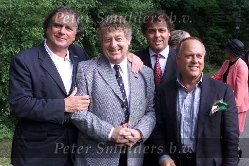 Breukelen 13 juni 2001
Haringparty op Neyenrode.
Jan Creemer en Tonny Eyk en Aad Ouborg en Joop Braakhekke