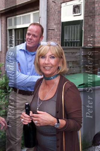 Amsterdam 15 juni 2001
Presentatie van het nieuwe internetbedrijf van Johnny de Mol 
Willeke Alberti met op de achtergrond een vriend van haar.