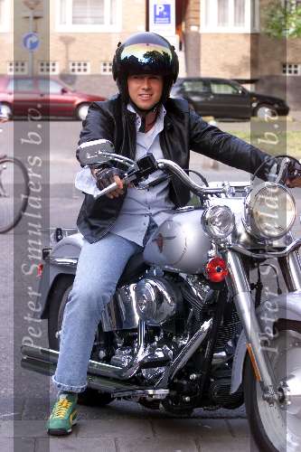 Amsterdam 15 juni 2001
Presentatie van het nieuwe internetbedrijf van Johnny de Mol 
Winston Gerschtanowitz op zijn harley Davidson