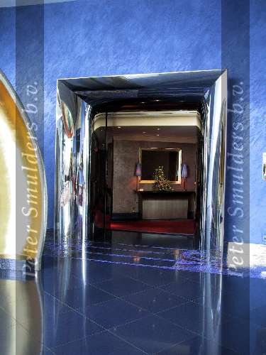 Dubai 7 Mei 2001
Het duurste en mooiste hotel van de wereld
Zes sterren hotel Burj Al Arab
Het gehele interieur van bladgoud