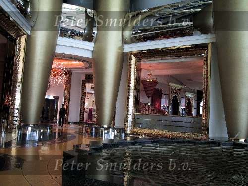 Dubai 7 Mei 2001
Het duurste en mooiste hotel van de wereld
Zes sterren hotel Burj Al Arab
Het gehele interieur van bladgoud