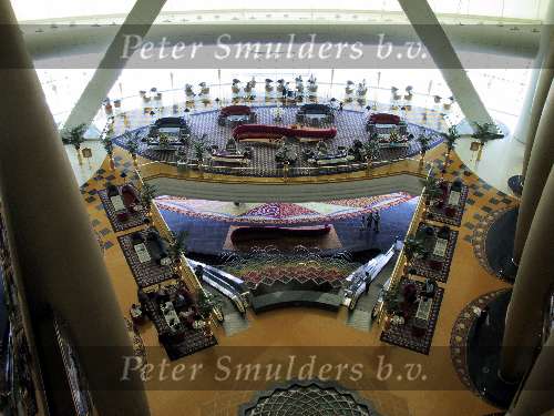 Dubai 7 Mei 2001
Het duurste en mooiste hotel van de wereld
Zes sterren hotel Burj Al Arab
Het gehele interieur van bladgoud