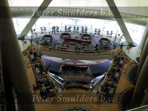 Dubai 7 Mei 2001
Het duurste en mooiste hotel van de wereld
Zes sterren hotel Burj Al Arab
Het gehele interieur van bladgoud