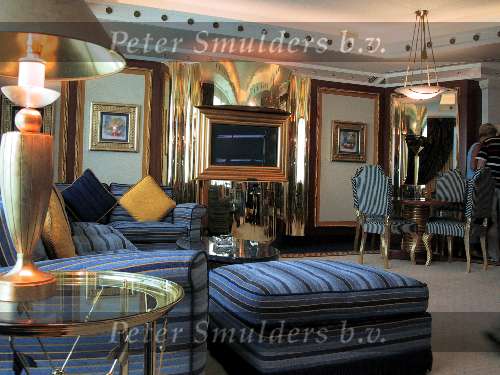 Dubai 7 Mei 2001
Het duurste en mooiste hotel van de wereld
Zes sterren hotel Burj Al Arab
Het gehele interieur van bladgoud