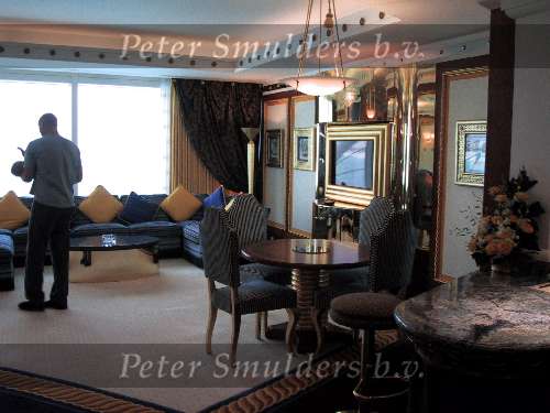 Dubai 7 Mei 2001
Het duurste en mooiste hotel van de wereld
Zes sterren hotel Burj Al Arab
Het gehele interieur van bladgoud