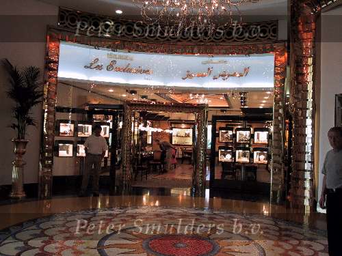Dubai 7 Mei 2001
Het duurste en mooiste hotel van de wereld
Zes sterren hotel Burj Al Arab
Het gehele interieur van bladgoud