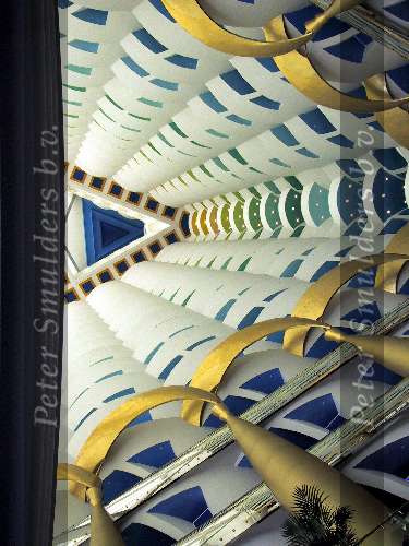 Dubai 7 Mei 2001
Het duurste en mooiste hotel van de wereld
Zes sterren hotel Burj Al Arab
Het gehele interieur van bladgoud