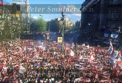 AJAX Supporters met veel vlaggen
Israelische vlag Leidsche Plein