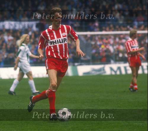 Adri v Tiggelen spelend voor PSV