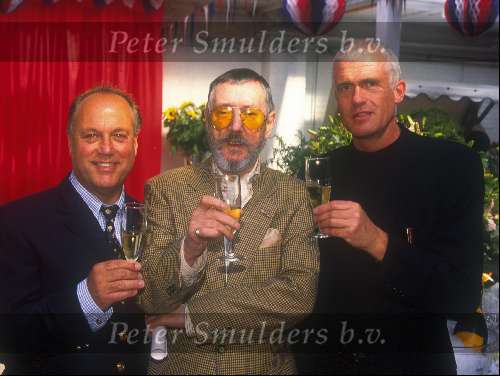 Albert Mol met Joop Braakhekken en zijn vriend