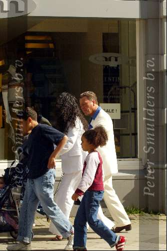 Amsterdam 15 juni 2002
Baruch Moszkowicz met zijn vrouw en 5 kinderen