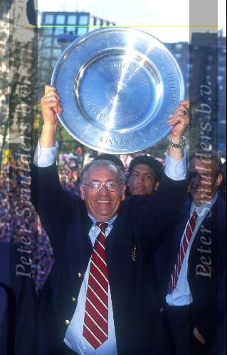 Bobby Haarms met de kampioensschaal 1995/1996