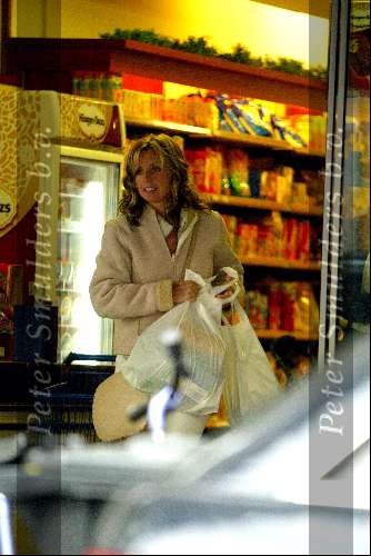 Amsterdam 12 juni 2002
Candy Dulfer shoppen Cornelis Schuytstraat
