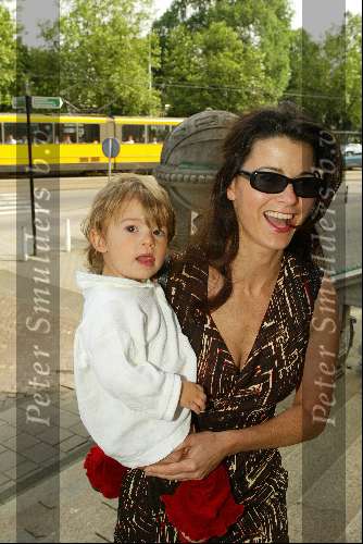 Amsterdam 8 juni 2002
Caroline de Bruijn met zoontje