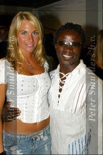 Rotterdam 22 juni 2002
Feest van Gordon bij discotheek Hollywood
Ellemieke Vermolen met Regilio Tuur