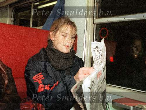 Emily Bremers in de ondergrondse op weg naar haar stagewerk bij Advocatenkantoor Stibbe in Amsterdam
Dit zijn ongeveer de eerste foto\\\'s van haar
12 Januari 1994