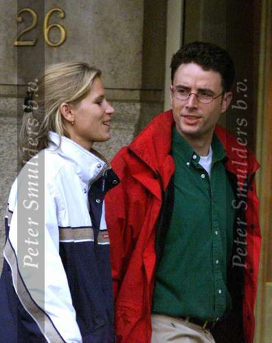 Den Haag 3 juni 1999
Emily Bremers met haar vriend  Baron Floris van Hovell van Wezeveld en Westerflier wandelend in het centrum van Den Haag