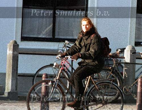 Leiden, 4 januari 1995
Emily Bremers op de fiets naar haar college