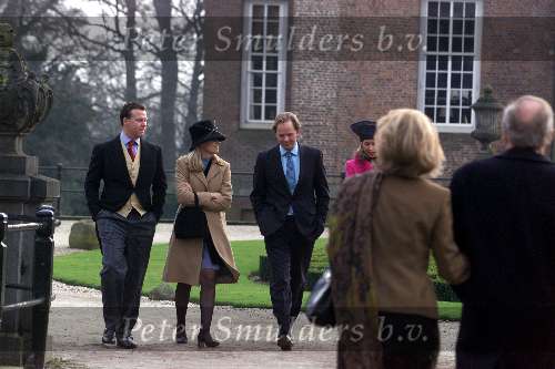 de Geest 10 februari 2001
Trouwen Hugo en Marleen Loudon op kasteel Middachten.
Emily Bremers en haar vriend(links) Roderik van Wijck
Vanessa Loudon met haar man
