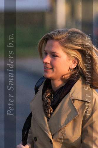 Amsterdam 11 april 2000
Emily Bremers op Schiphol.