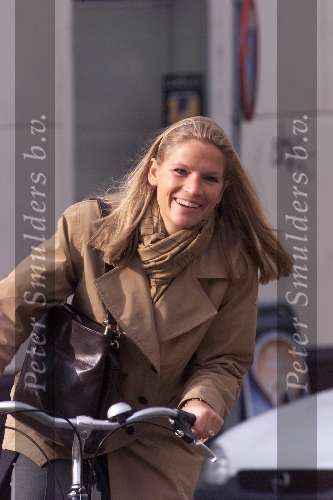 Den Haag 17 mei 2001
Emily Bremers op de fiets