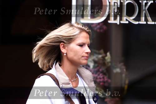 Den Haag 17 juli 1999
Emily Bremers shoppend en wandelend  l op een zaterdagochtend