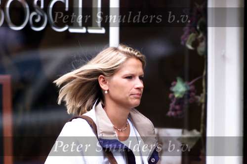 Den Haag 17 juli 1999
Emily Bremers shoppend en wandelend  l op een zaterdagochtend