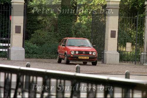 Emily Bremers verlaat het paleis van haar vriend Prins Willem Alexander
Den Haag 26 augustus 1998