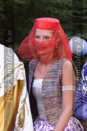 Leende 28 Augustus 1999
Kerkelijk huwelijk van VANESSA LOUDON
Een van de verklede gasten was EMILY BREMERS met haar vriend