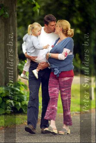 Hilversum 8 juni 2002
Esther Duller met baby en man en dochter