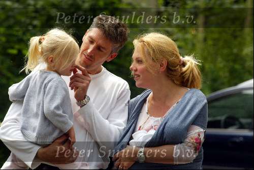 Hilversum 8 juni 2002
Esther Duller met baby en man en dochter
