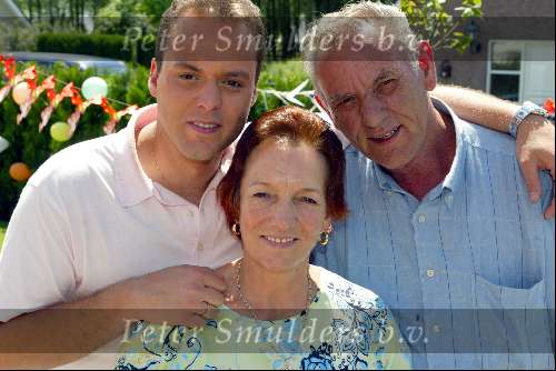 Fijnaart 23 juni 2002
1e verjaardag Christiaan Mariska en Frans Bauer
Frans met ouders