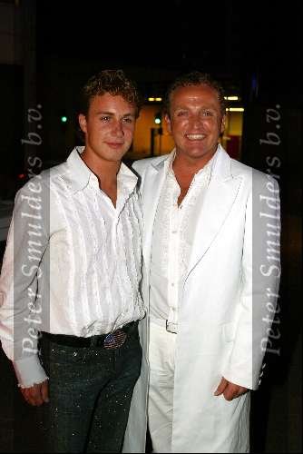 Rotterdam 22 juni 2002
Feest van Gordon bij discotheek Hollywood
Gordon en Adriaan