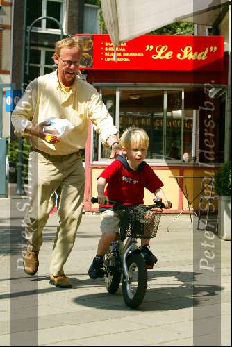 Amsterdam 25 juni 2002
Jack Spijkerman met zijn fietsende zoontje