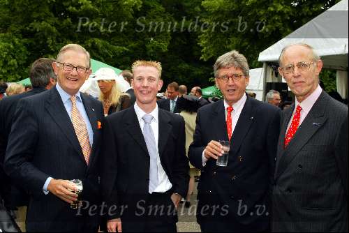 Breukelen11 juni 2002
Haringparty Neijenrode
Pieter v Vollenhoven, Jochem Uytdehage en Bram Peper