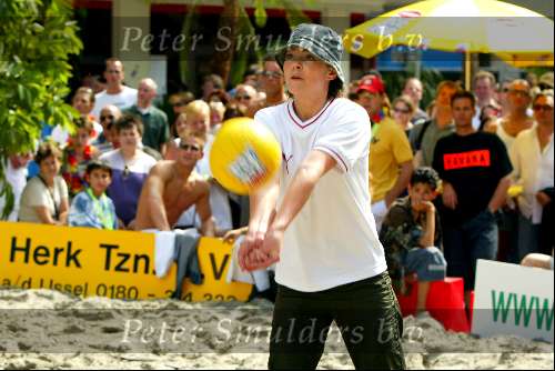 Rotterdam 2 juni 2002
Beachvolleybal tournoor van THE BAR
Kim Lian v d Meij