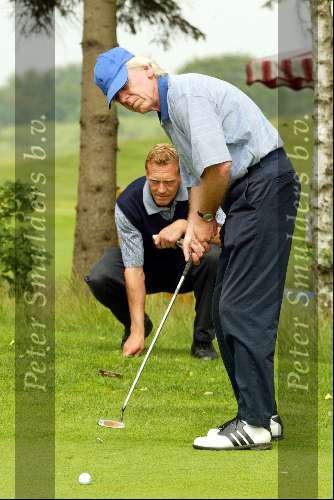 Eemnes 22 juni 2002
Golfen voor het ronald Mc Donald kinderhuis
op de Goyen Golf en country club.
Leo Beenhakker en Peter v Vossen