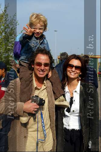 Kaatsheuvel 21 april 2002
Leontine Borsato en Marco Borsato met Luca