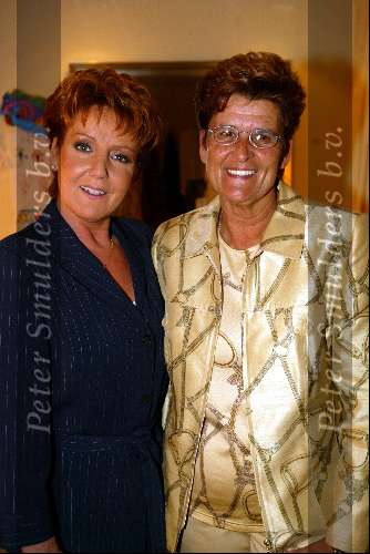 Scheveningen 24 juni 2002
Marianne Weber 10 jaar artiest..
Marianne en Rita