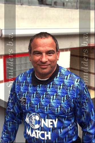 Maurice de Hond in de outfit van Keeper